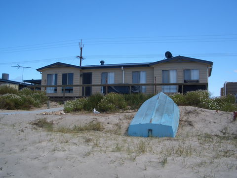 Sittin On The Beach - Accommodation in Brisbane 1