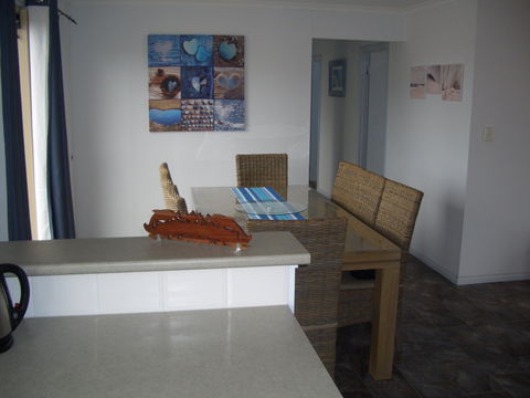 Sittin On The Beach - Accommodation in Brisbane 3