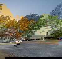 Swamp House and Bunkhouse - Accommodation in Brisbane