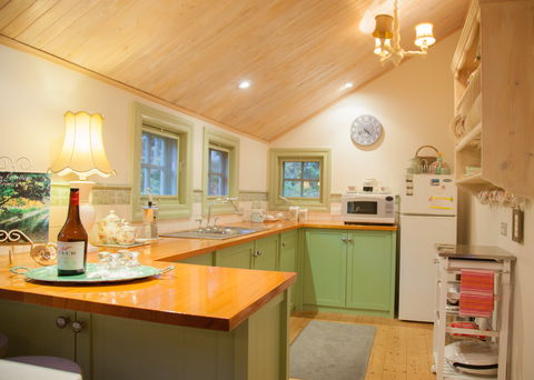 The Studio & The Barn - Accommodation in Brisbane 9