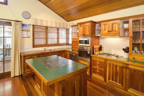 The Beach Retreat - Accommodation in Brisbane 4