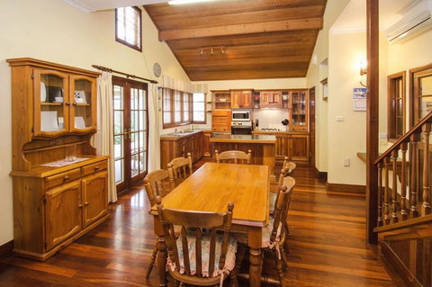 The Beach Retreat - Accommodation in Brisbane 5