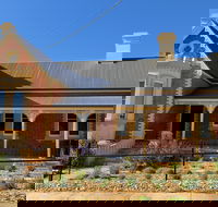 The Monarch Tumut - Accommodation in Brisbane