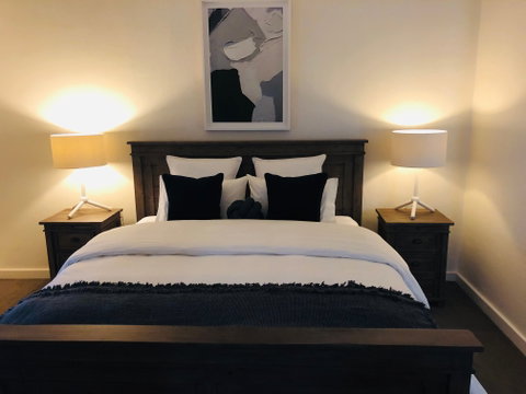 Tomfoolery Winemaker's Cottage - Accommodation in Brisbane 0