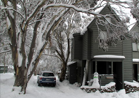 Wallace's - Crystal Creek Chalet 1 - Accommodation in Brisbane 0