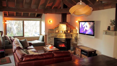 Wallace's - Crystal Creek Chalet 1 - Accommodation in Brisbane 2