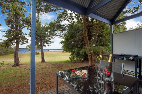 Waterfront Retreat At Wattle Point - Accommodation in Brisbane 4