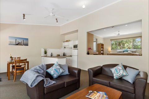 Waterfront Retreat At Wattle Point - Accommodation in Brisbane 5