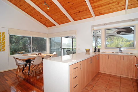 Barrakee Beach House - Accommodation in Brisbane 2