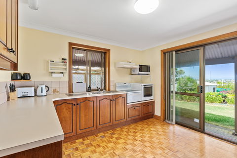 Century21 SouthCoast: Reef & Vines Port Noarlunga - Accommodation in Brisbane 2