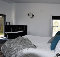 Hickory Moon - Accommodation in Brisbane