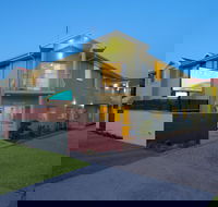 Martys at Little Beach - Accommodation in Brisbane