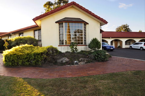 McNevins Warwick Motel And Gunyah Restaurant - Accommodation in Brisbane 0