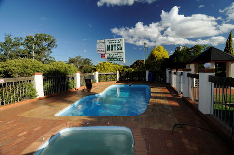 McNevins Warwick Motel And Gunyah Restaurant - Accommodation in Brisbane 2
