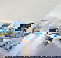 Neptune  Absolute Beachfront - Accommodation in Brisbane