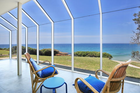 Neptune  Absolute Beachfront - Accommodation in Brisbane 1