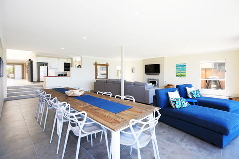 Neptune  Absolute Beachfront - Accommodation in Brisbane 2