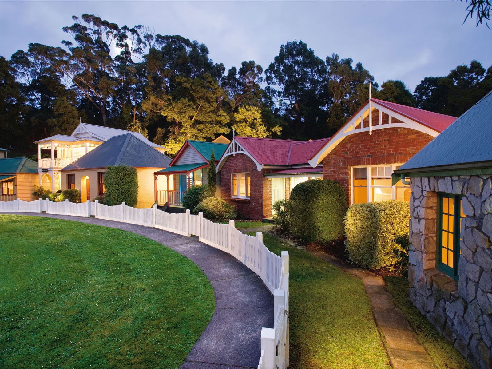 Strahan TAS Accommodation in Brisbane