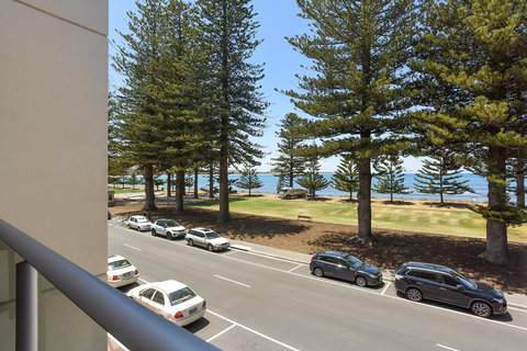 16 The Breeze - Accommodation in Brisbane 0