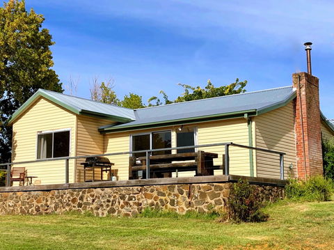Adelong Valley Farm Stays - Moorallie Cottage - Accommodation in Brisbane 1