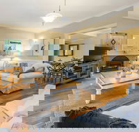 Blue Moon Cottages - Accommodation in Brisbane