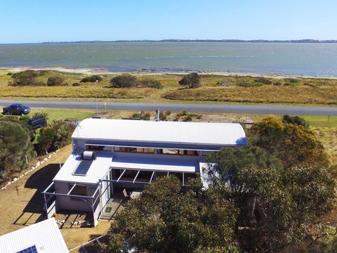 Coorong Aurora - Breathtaking Waterfront Escape - Accommodation in Brisbane 0