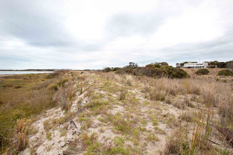 Coorong Aurora - Breathtaking Waterfront Escape - Accommodation in Brisbane 1