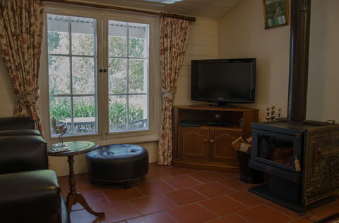 Ford Cottage Bed & Breakfast - Accommodation in Brisbane 2