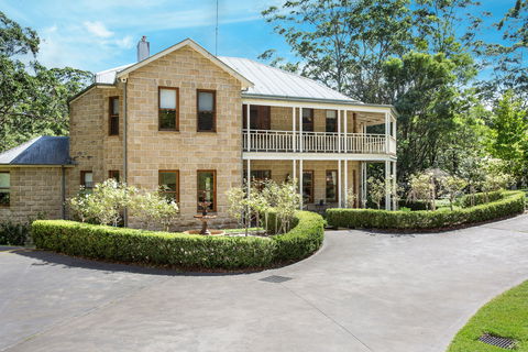 Le Chateau - Accommodation in Brisbane 1