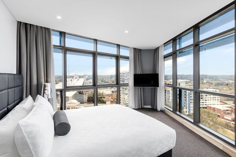 Meriton Suites Church Street, Parramatta - Accommodation in Brisbane 1