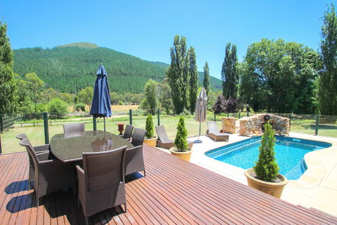 Mill Cottage - Wandiligong - Accommodation in Brisbane 0