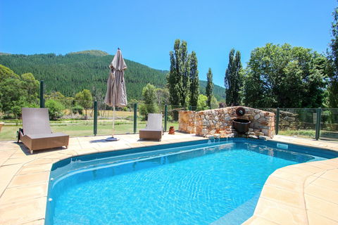 Mill Cottage - Wandiligong - Accommodation in Brisbane 1