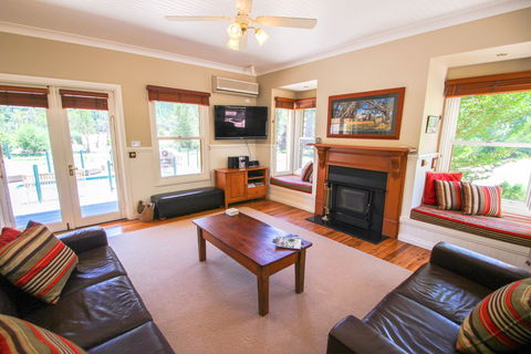 Mill Cottage - Wandiligong - Accommodation in Brisbane 2