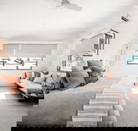 Shore Beats Work - Accommodation in Brisbane