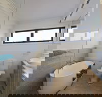 The Shore Break - Accommodation in Brisbane