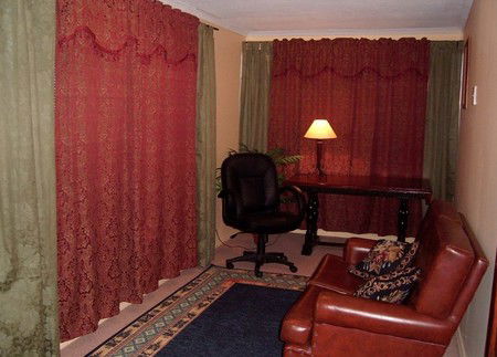 Golden Hearth Cottages - Accommodation in Brisbane 3