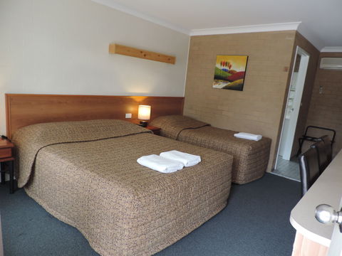 Alexander Motor Inn Moree - Accommodation in Brisbane 1