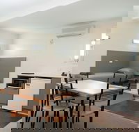 Bishop's Lodge - Accommodation in Brisbane