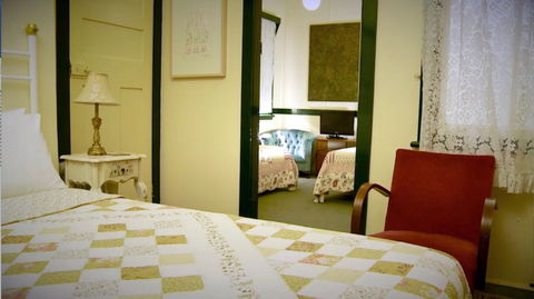 Chalet Guesthouse And Studio - Accommodation in Brisbane 1