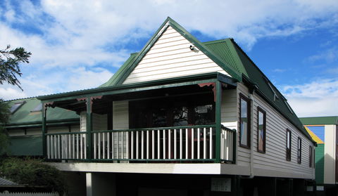 Dlux + Escape @ Lorne - Accommodation in Brisbane 1