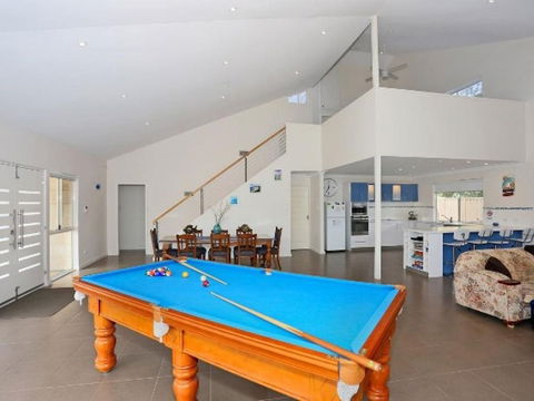 Falcon By The Bay - Accommodation in Brisbane 0