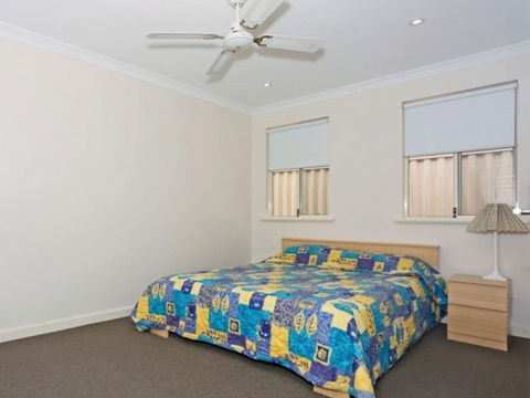 Falcon By The Bay - Accommodation in Brisbane 2