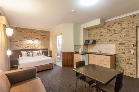 Highlander Motor Inn And Apartments - Accommodation in Brisbane 0