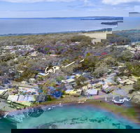 Metta at Myola Stylish Cedar Beach House