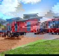 Retro River Rest Luxury Shipping Container House - Accommodation in Brisbane