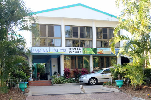 Tropical Palms Resort & 4WD Hire - Accommodation in Brisbane 1