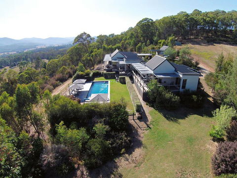 215 Mt Buffalo Retreat - Accommodation in Brisbane 0