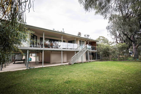 35 Pelican Parade Pelican Point - Accommodation in Brisbane 1