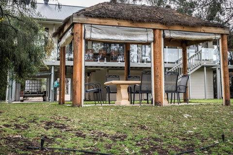 35 Pelican Parade Pelican Point - Accommodation in Brisbane 2