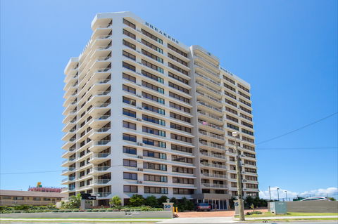 Breakers North - Absolute Beach Front Holiday Apartments - Accommodation in Brisbane 1